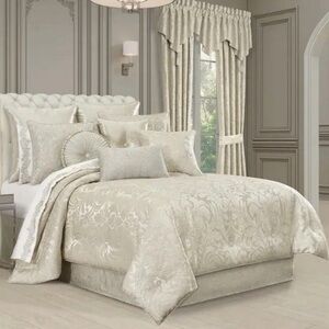 J. QUEEN NEW YORK Celine Comforter Set Sz King NEW
